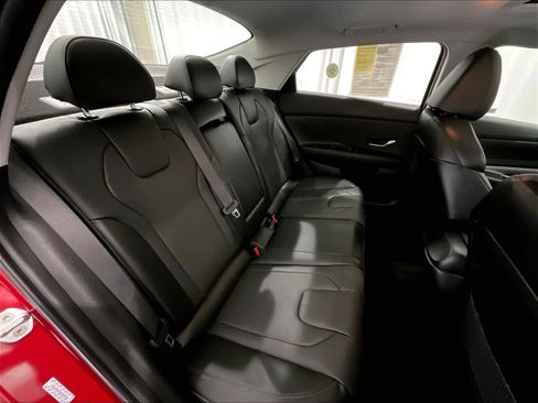 Used 2022 Hyundai Elantra Limited image 16