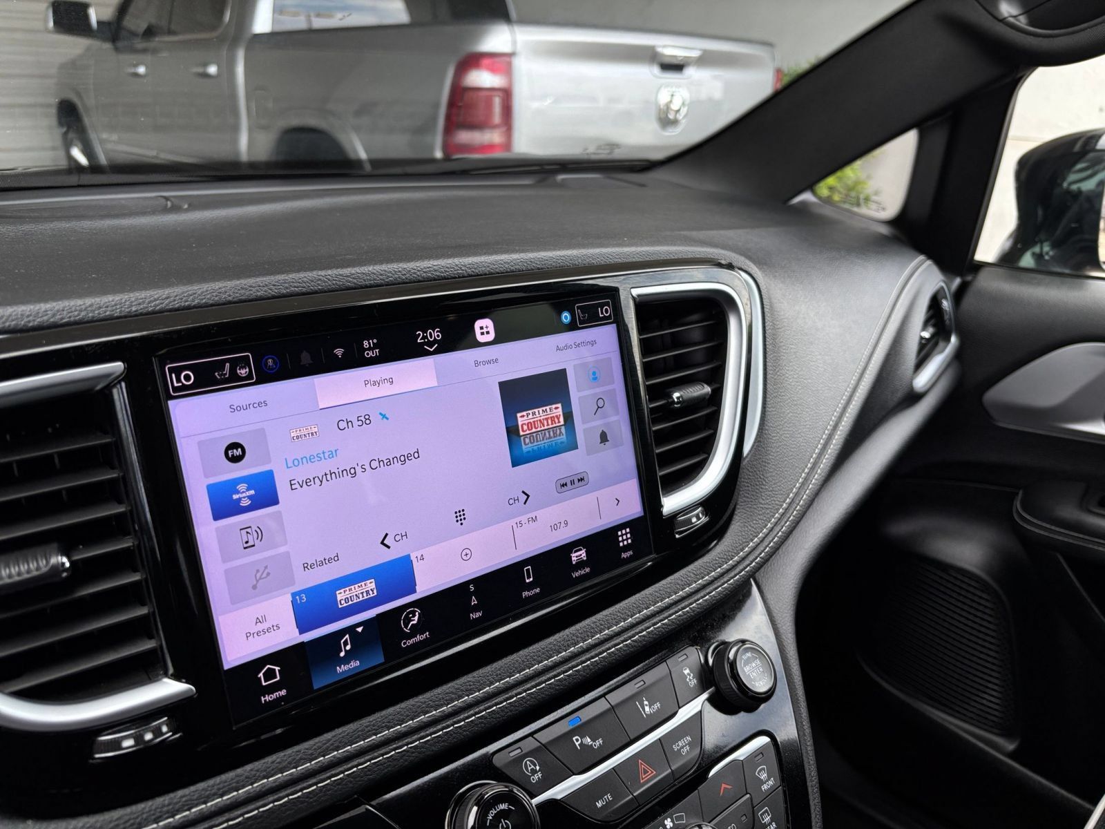 Used 2025 Chrysler Pacifica Limited FWD image 20