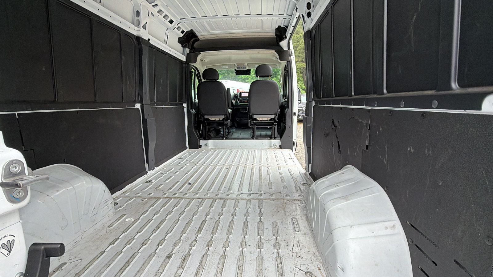 Used 2024 RAM ProMaster 2500 w/ Convenience Group FWD image 13