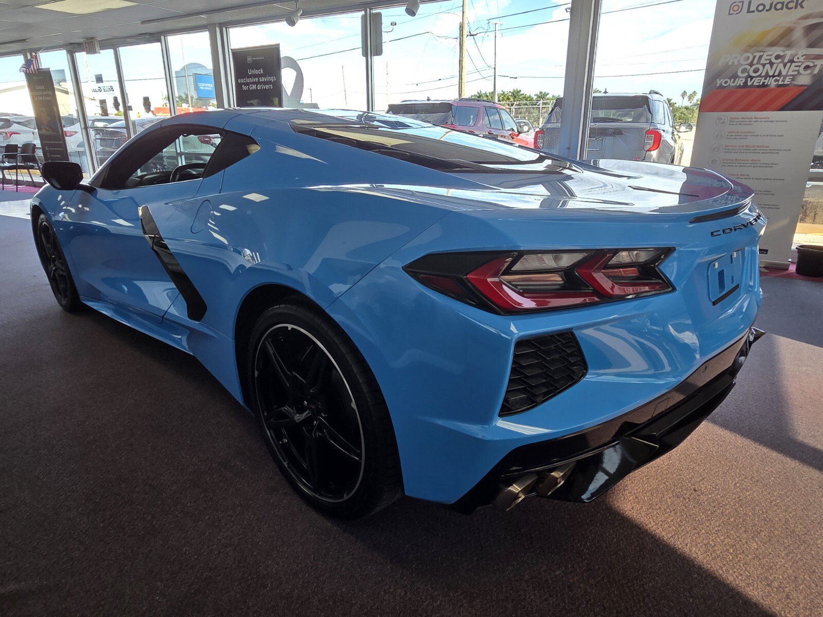 Used 2024 Chevrolet Corvette Stingray Coupe w/ 1LT RWD image 3