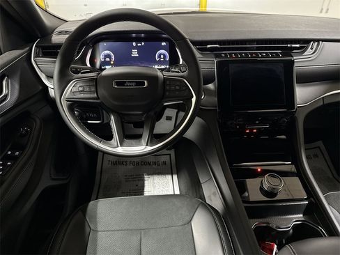 New 2025 Jeep Grand Cherokee L Laredo image 17