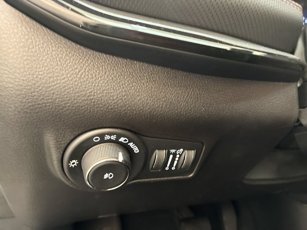 Used 2025 Jeep Compass Trailhawk AWD/4WD image 27