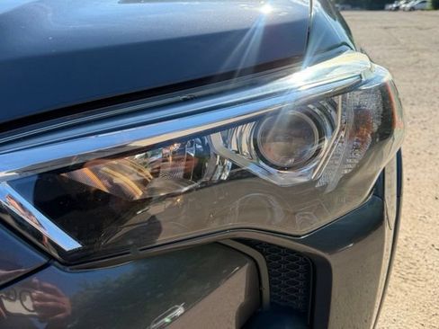 Used 2019 Toyota 4Runner SR5 AWD/4WD image 10