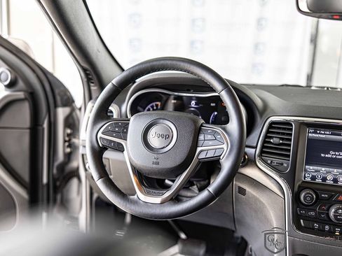 Used 2018 Jeep Grand Cherokee Altitude image 31