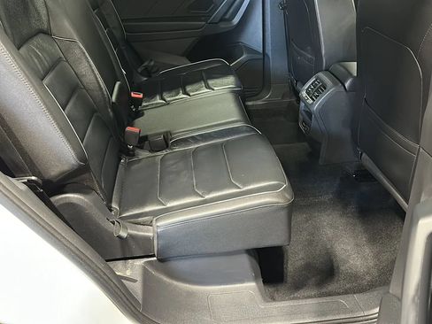 Used 2019 Volkswagen Tiguan SEL Premium R-Line w/ 3rd Row Seat Package AWD/4WD image 18
