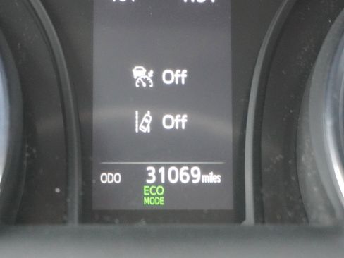 Used 2019 Toyota Camry LE image 23