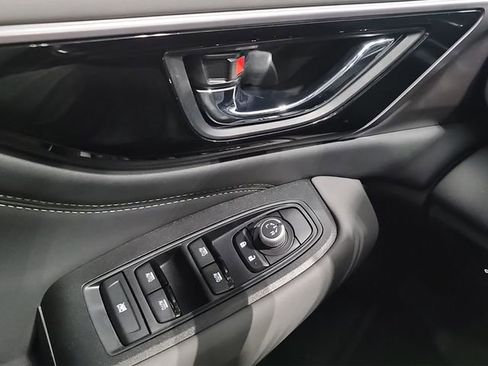Used 2025 Subaru Outback Onyx Edition AWD/4WD image 17