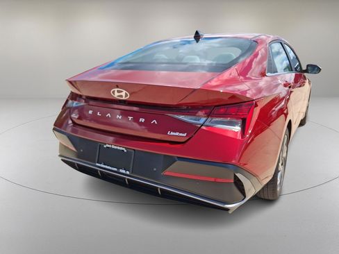 Used 2024 Hyundai Elantra Limited FWD image 10