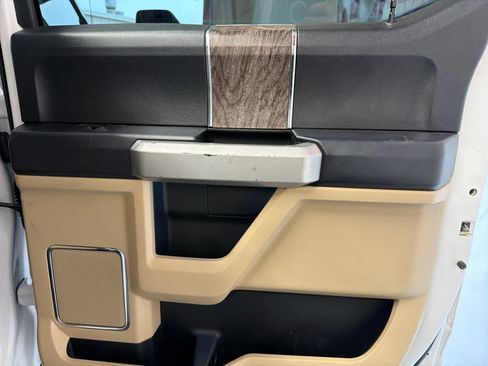 Used 2017 Ford F250 Lariat w/ Lariat Ultimate Package image 34