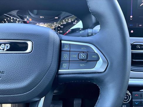 Used 2025 Jeep Compass Limited AWD/4WD image 28