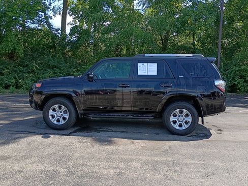 Used 2023 Toyota 4Runner SR5 Premium w/ Moonroof Package AWD/4WD image 6