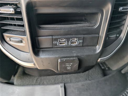 Used 2022 RAM 1500 Big Horn AWD/4WD image 17