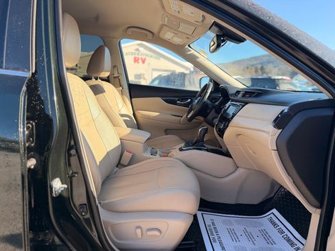 Used 2020 Nissan Rogue SL image 32