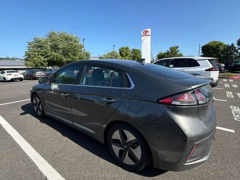 Used 2022 Hyundai Ioniq Limited FWD image 4