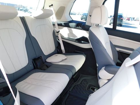 Used 2025 BMW X7 xDrive40i w/ Executive Package image 6