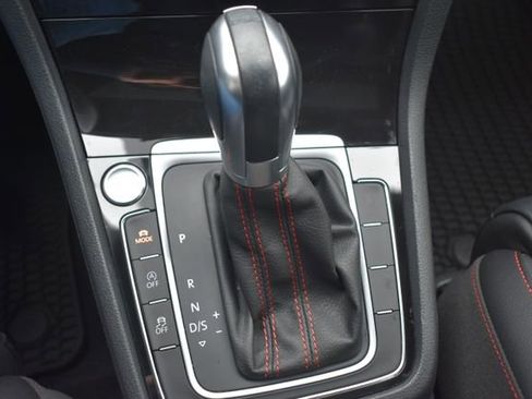 Used 2018 Volkswagen GTI SE w/ SE Leather Package image 29