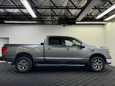 Used 2018 Nissan Titan SL w/ Chrome Package AWD/4WD image 2