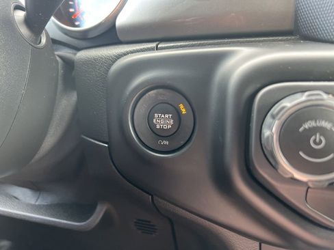 Used 2020 Jeep Wrangler Unlimited Sahara AWD/4WD image 16