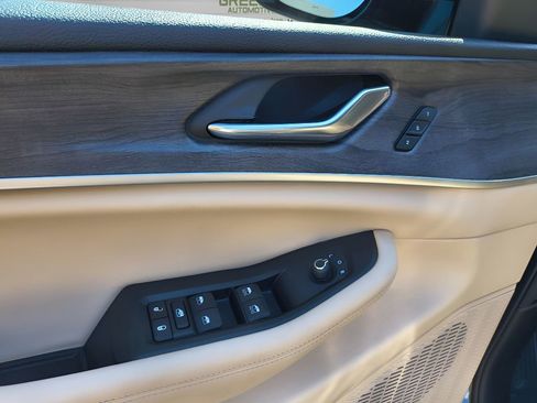 Used 2024 Jeep Grand Cherokee L Limited w/ Black Appearance Package image 13