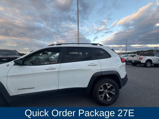 Used 2015 Jeep Cherokee Trailhawk AWD/4WD image 5