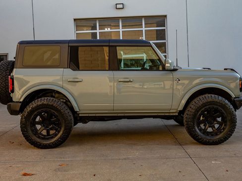 Used 2022 Ford Bronco Outer Banks image 11