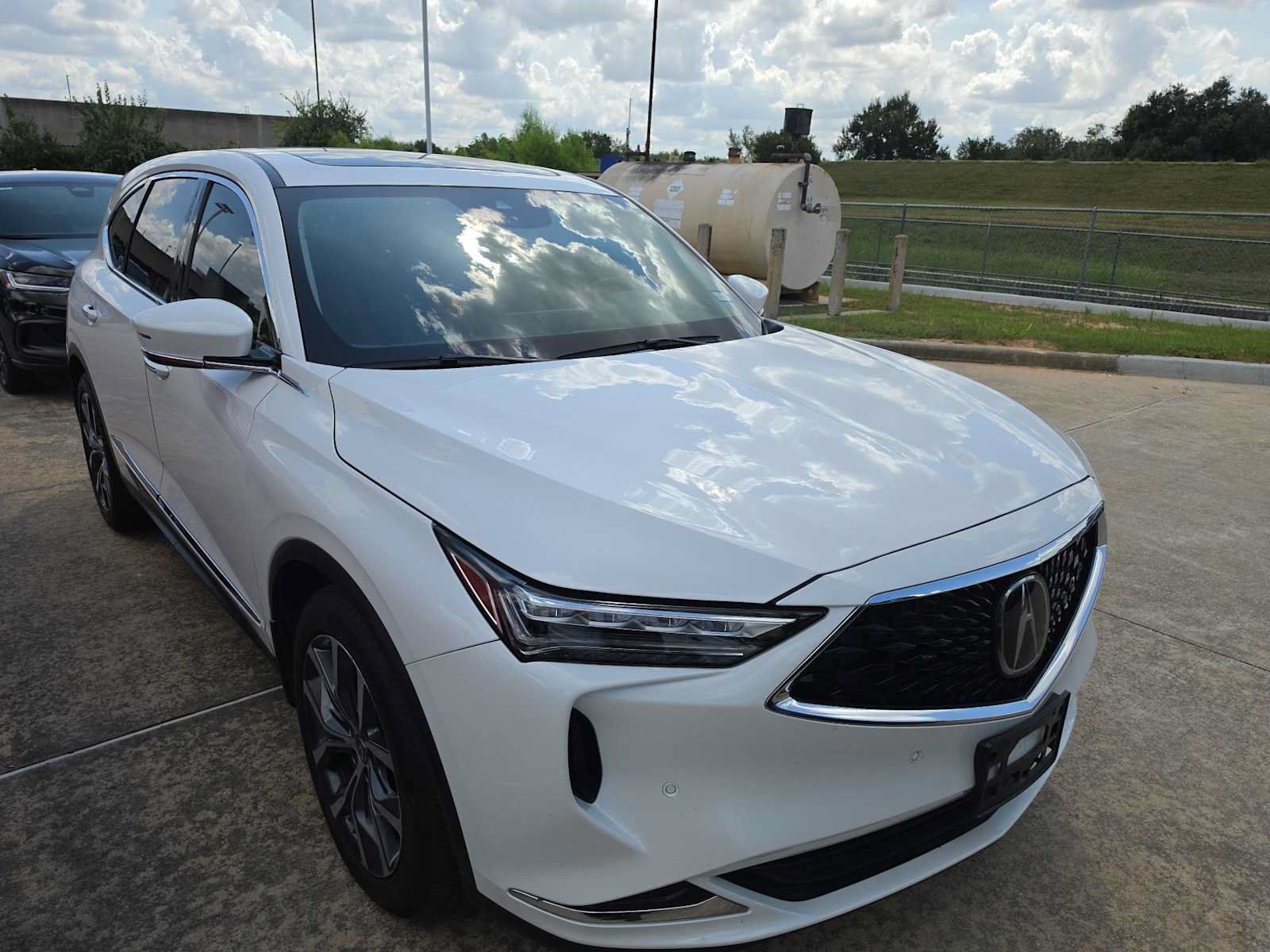 Used 2023 Acura MDX w/ Technology Package FWD image 3