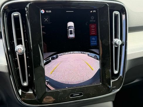 New 2026 Volvo XC40 B5 Core AWD/4WD image 17