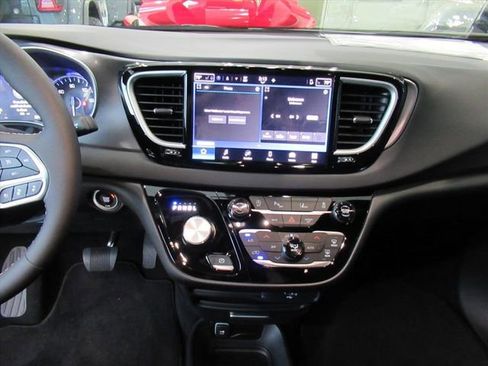 New 2026 Chrysler Voyager LX image 19