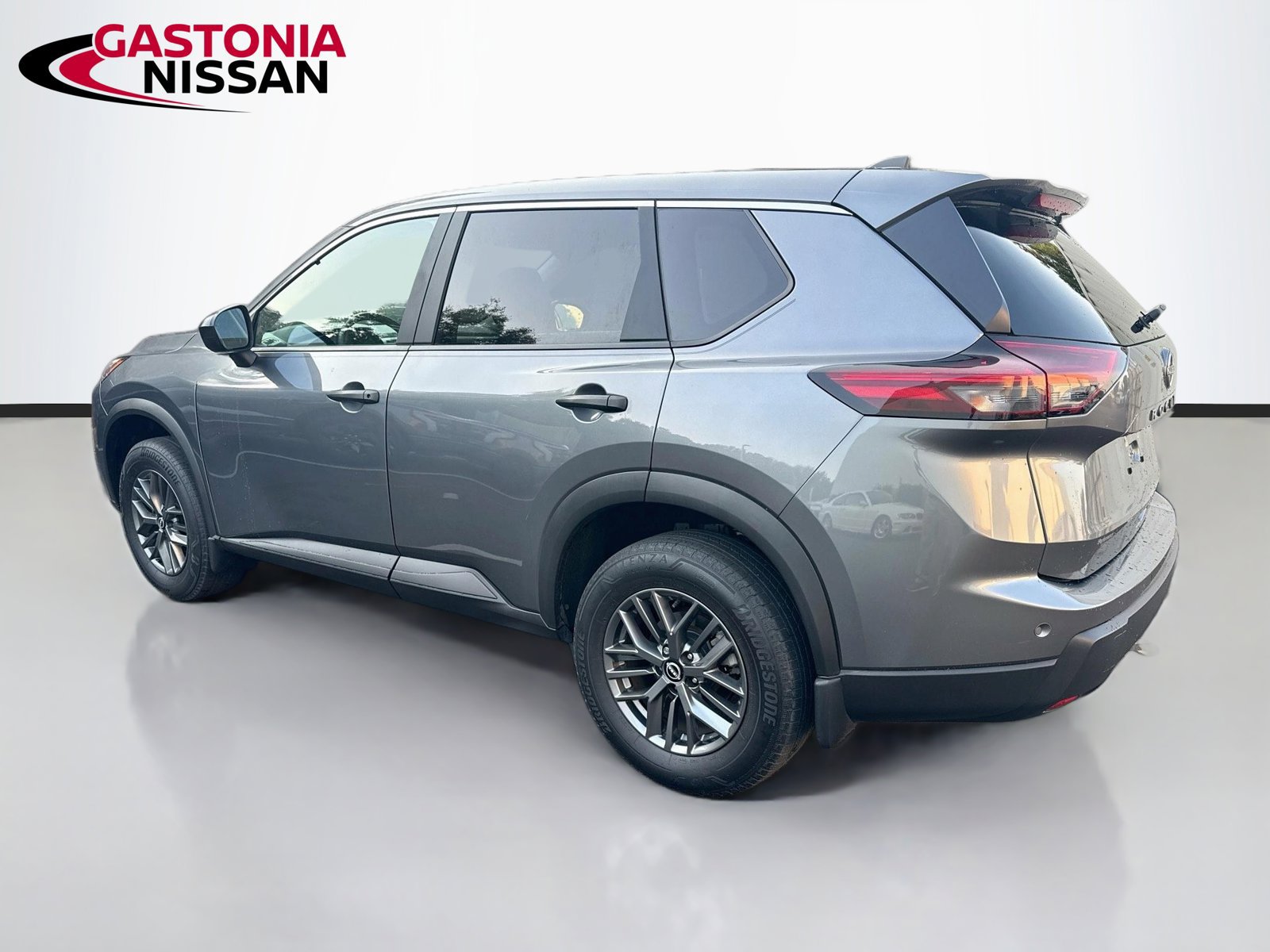 Used 2024 Nissan Rogue S FWD image 6