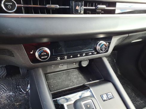 Used 2024 Mitsubishi Outlander SE image 11