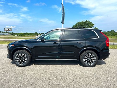 Used 2022 Volvo XC90 T5 Momentum w/ Protection Package Premier FWD image 5