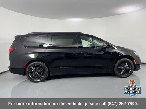 Used 2025 Chrysler Pacifica Limited FWD image 4