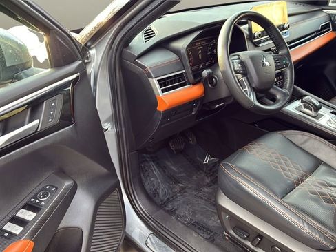 Used 2023 Mitsubishi Outlander SEL image 14