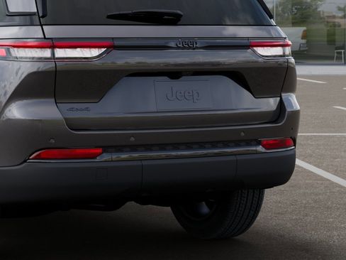 New 2025 Jeep Grand Cherokee Altitude AWD/4WD image 13