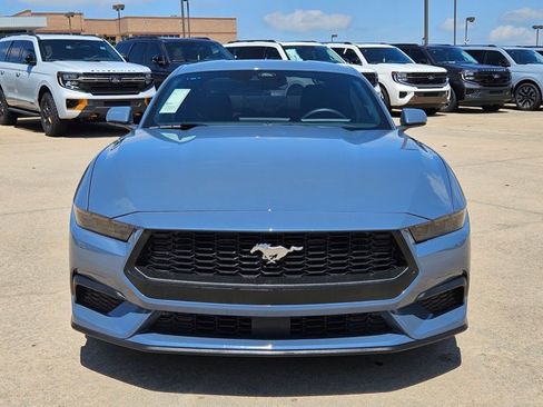 Used 2025 Ford Mustang Coupe RWD image 2