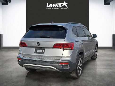 Used 2023 Volkswagen Taos SE FWD image 4