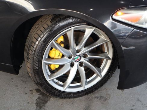 Used 2017 Alfa Romeo Giulia image 3