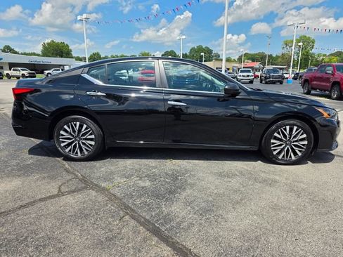 Used 2025 Nissan Altima 2.5 SV FWD image 14