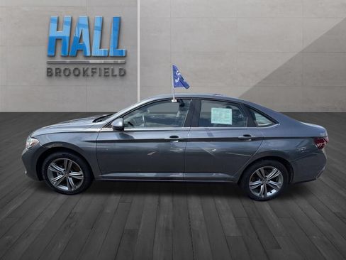 Used 2024 Volkswagen Jetta SE FWD image 2