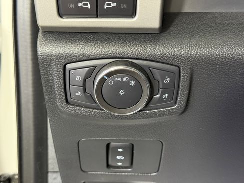 Certified 2020 Ford F250 Lariat w/ Chrome Package image 26