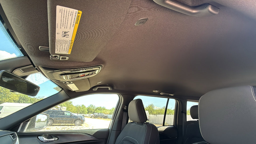 New 2027 Jeep Grand Cherokee Laredo RWD image 13