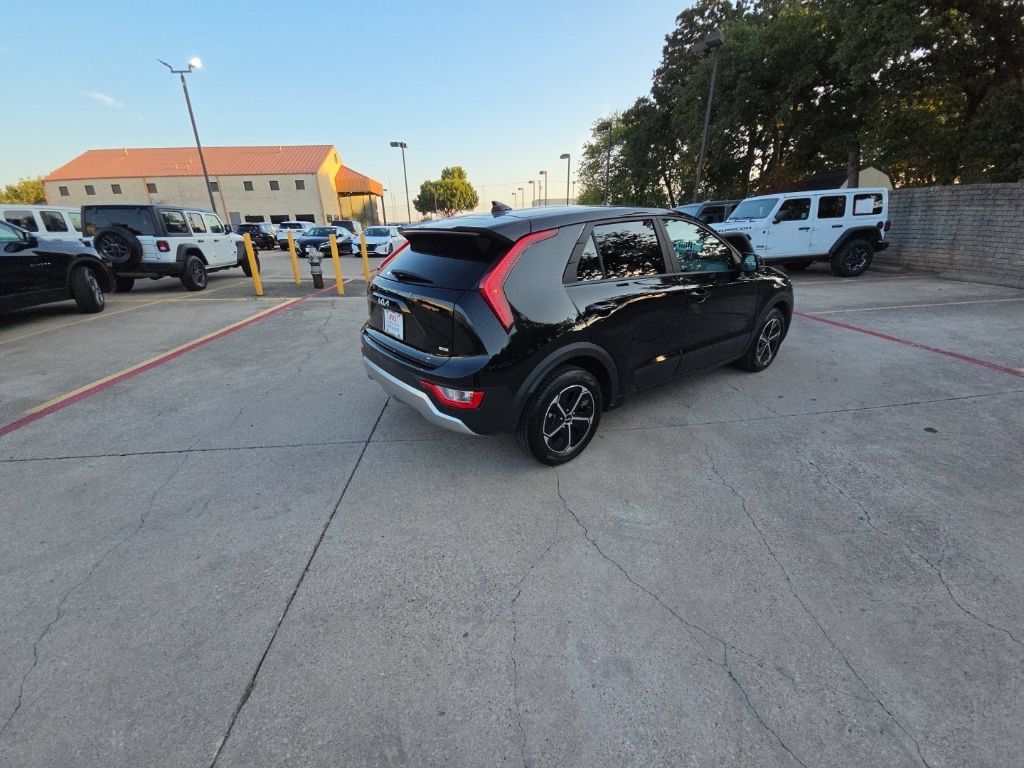 Used 2025 Kia Niro LX FWD image 7