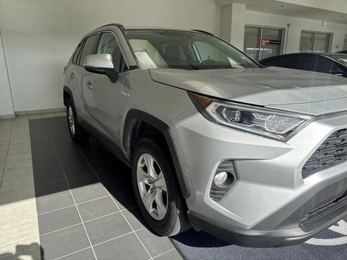 Used 2019 Toyota RAV4 XLE AWD/4WD image 5
