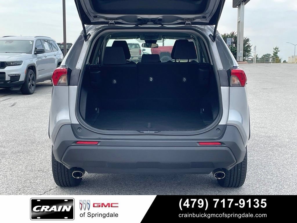 Used 2020 Toyota RAV4 XLE FWD image 7