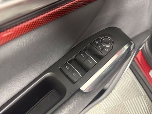 Used 2025 Chevrolet Traverse RS image 32