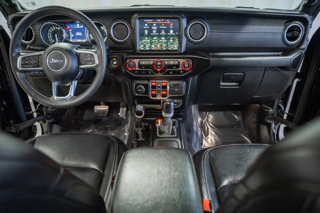 Used 2023 Jeep Wrangler Unlimited Sahara AWD/4WD image 16