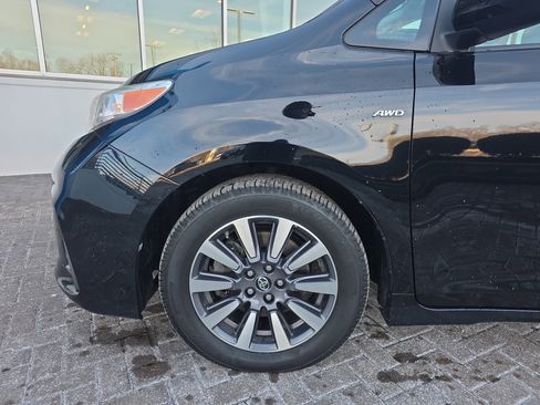 Used 2018 Toyota Sienna XLE Premium image 10