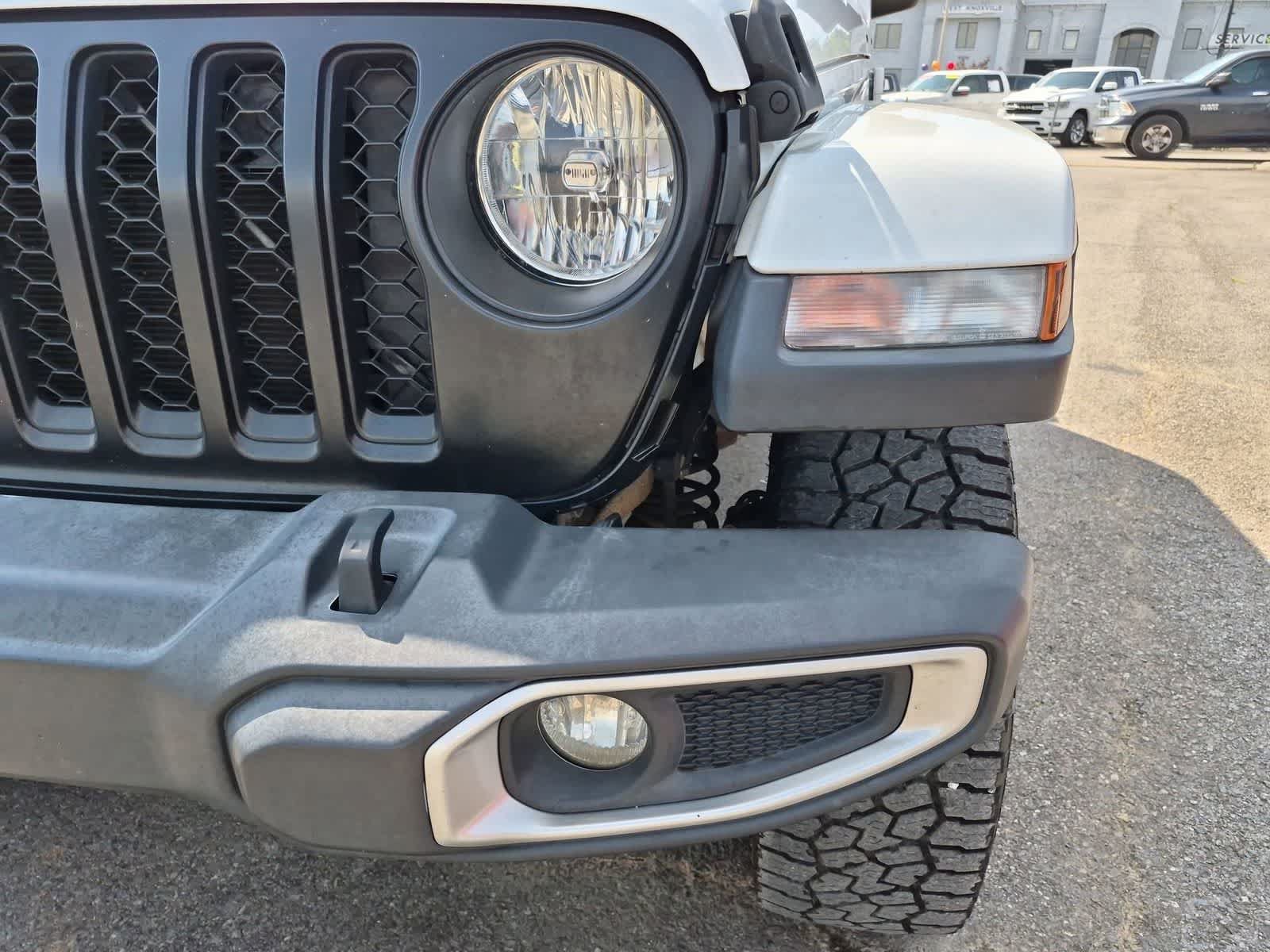 Used 2020 Jeep Gladiator Overland AWD/4WD image 3