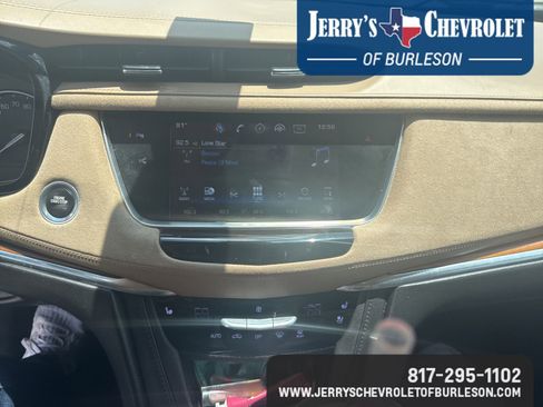 Used 2017 Cadillac XT5 Platinum w/ Driver Assist Package AWD/4WD image 9