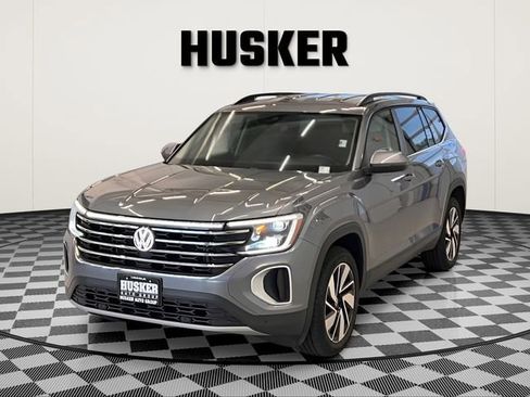 Used 2024 Volkswagen Atlas SE AWD/4WD image 3